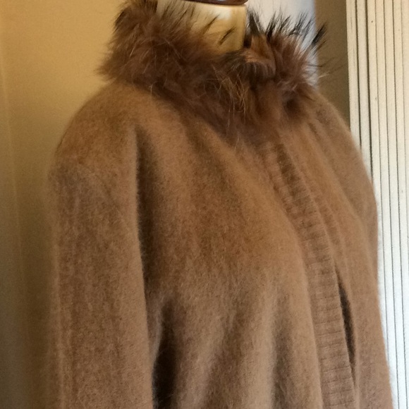 VINTAGE CONNIE A LEE ANGORA / FOX FUR SWEATER - Picture 5 of 8